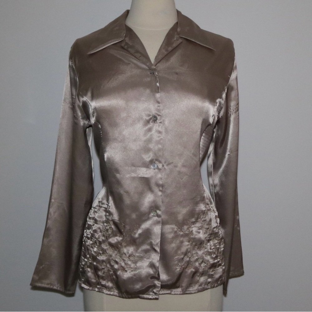 Vintage long sleeve blouse with floral embroidery